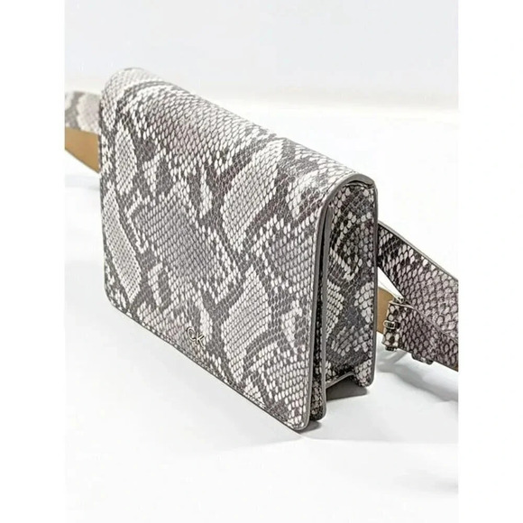 Calvin Klein Wide Flap Embossed Monogram Belt Bag Buckle Size M (MSRP $98) - Picture 8 of 12